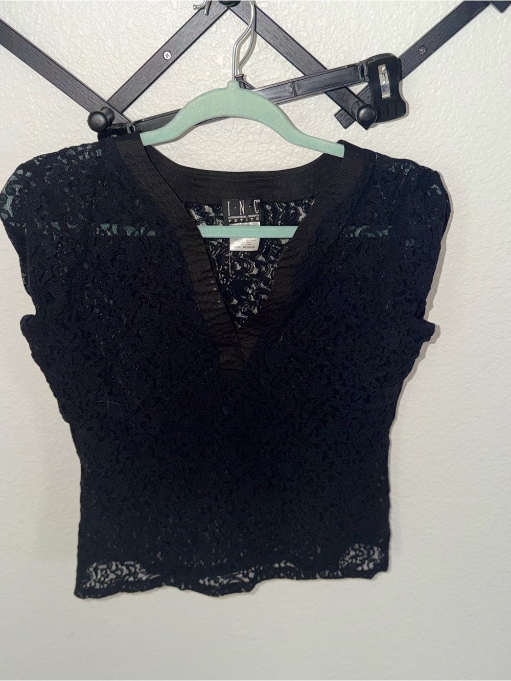 INC Petite Black Lace Sheer V-Neck Top Women’s Medium Floral Stretch Y2K - Picture 2 of 4